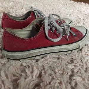 RED CONVERSE ALL-STARS LOW TOPS